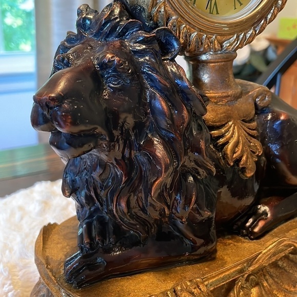 Mantle Desk Regal Lion w Battery Operated Analog Clock Lightweight - Picture 4 of 11